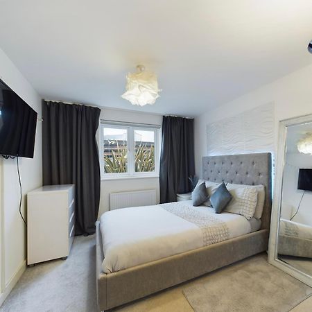 Modern 2 Bed City Apartment With Private Parking Swansea Exterior photo